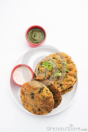 Palak Poori or spinach puri served with chutney, Indian food Stock Photo